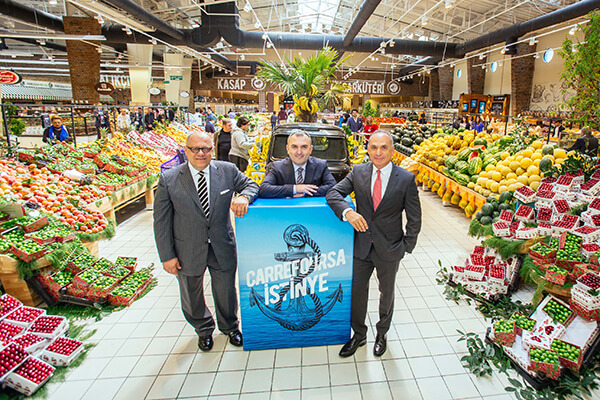 Sabancı Holding Perakende Grup Başkanı ve CarrefourSA Yönetim Kurulu Başkanı Ata Köseoğlu, CarrefourSA Genel Müdürü Z. Hakan Ergin, Hiper Satış Direktörü Şenol Arpacı