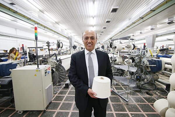 Cotton Box Yönetim Kurulu Başkanı Nuri Turgut, ülkenin içinde bulunduğu ekonomik sebeplerle, 5 sene içinde ülke içinde 100 Cotton Box mağaza açma hedefine start vermeyi gelecek yılbaşına ertelediklerini söyledi.